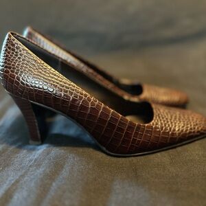 Aerosoles Brown Pumps - High Heels - Textured Pebbled Leather-Look - Size 7.5